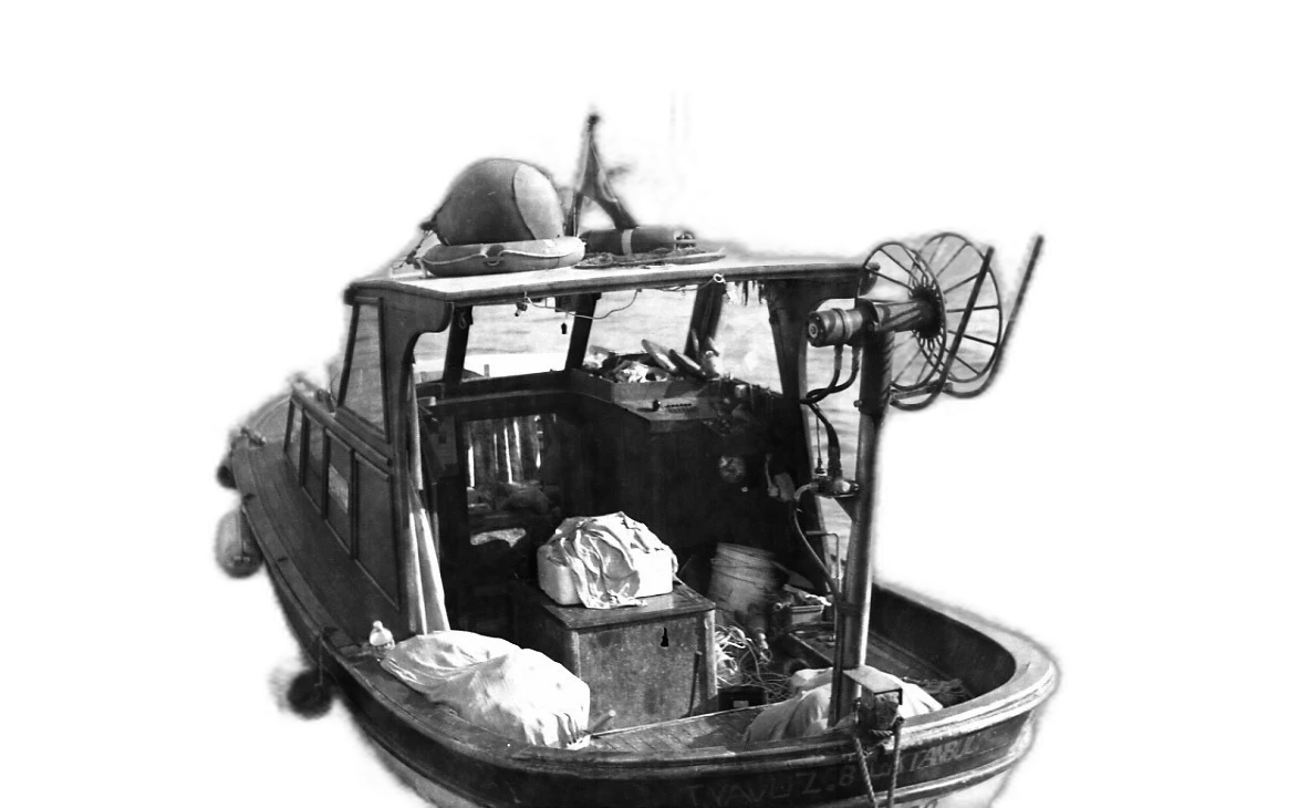 small fishing boat bw, silueta cutout
